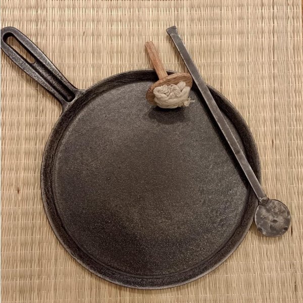 Hand seasoned -Cast Iron Dosa Pan with Handle - Image 2
